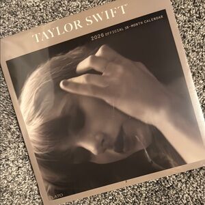 Taylor Swift❣️🔥❣️OFFICIAL 2026 / 16 Months Monthly Square Wall Calendar NWT🔥